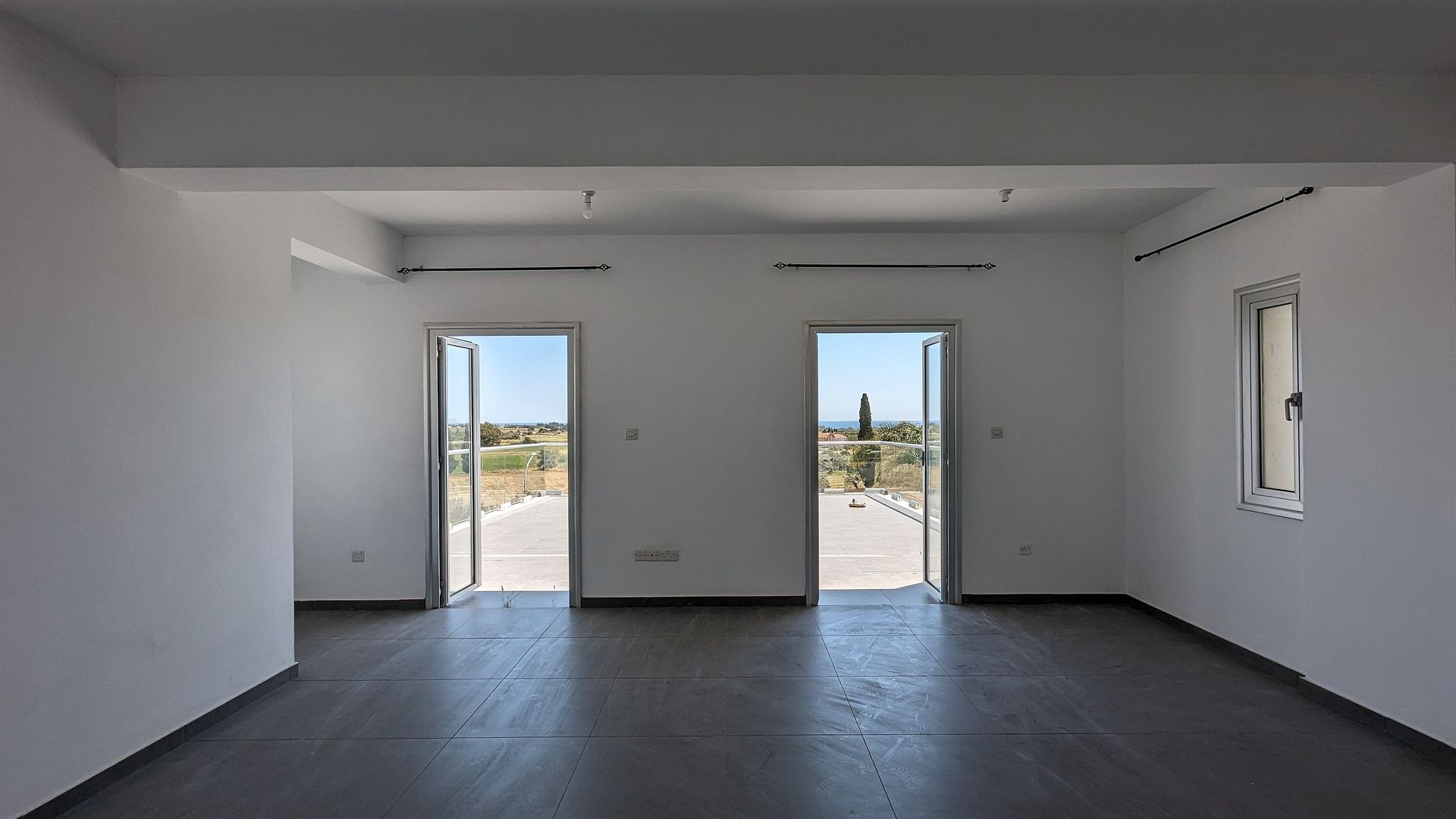 sea-view-two-storey-flat-in-mazotos-larnaca-CY2439