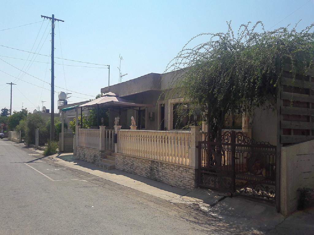 ground-floor-house-for-sale-with-swimming-pool-in-livadia-CY2309