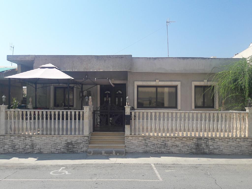 ground-floor-house-for-sale-with-swimming-pool-in-livadia-CY2309