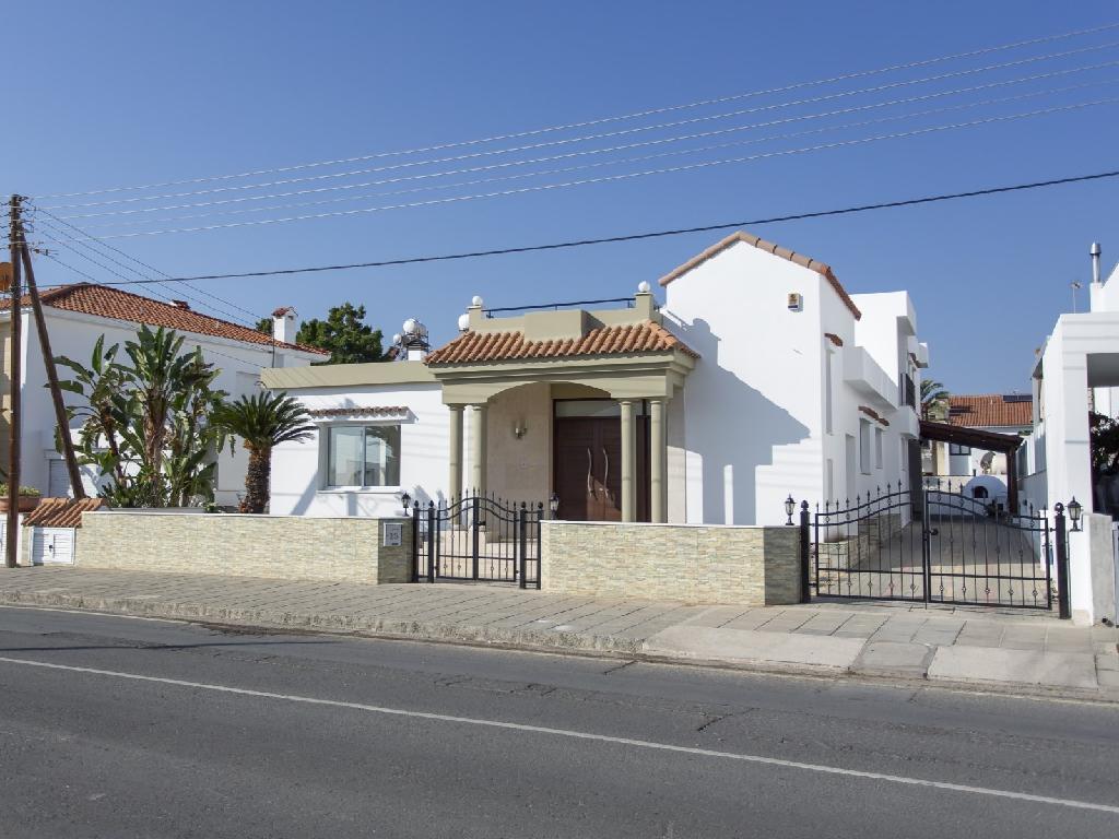 detached-split-level-house-in-larnaca-district-CY2202