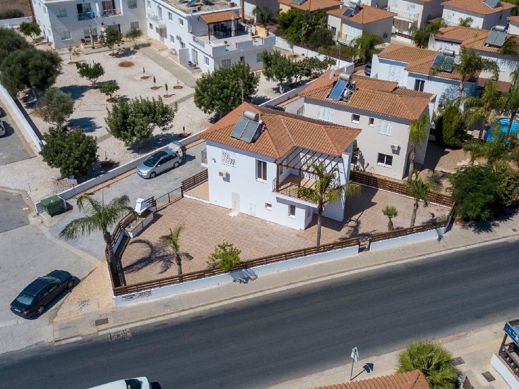 two-storey-house-in-the-popular-location-of-pernera-in-paralimni-CY2188