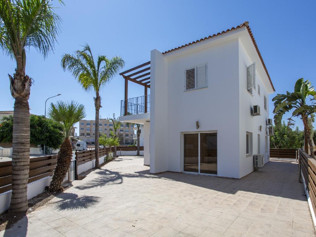 two-storey-house-in-the-popular-location-of-pernera-in-paralimni-CY2188