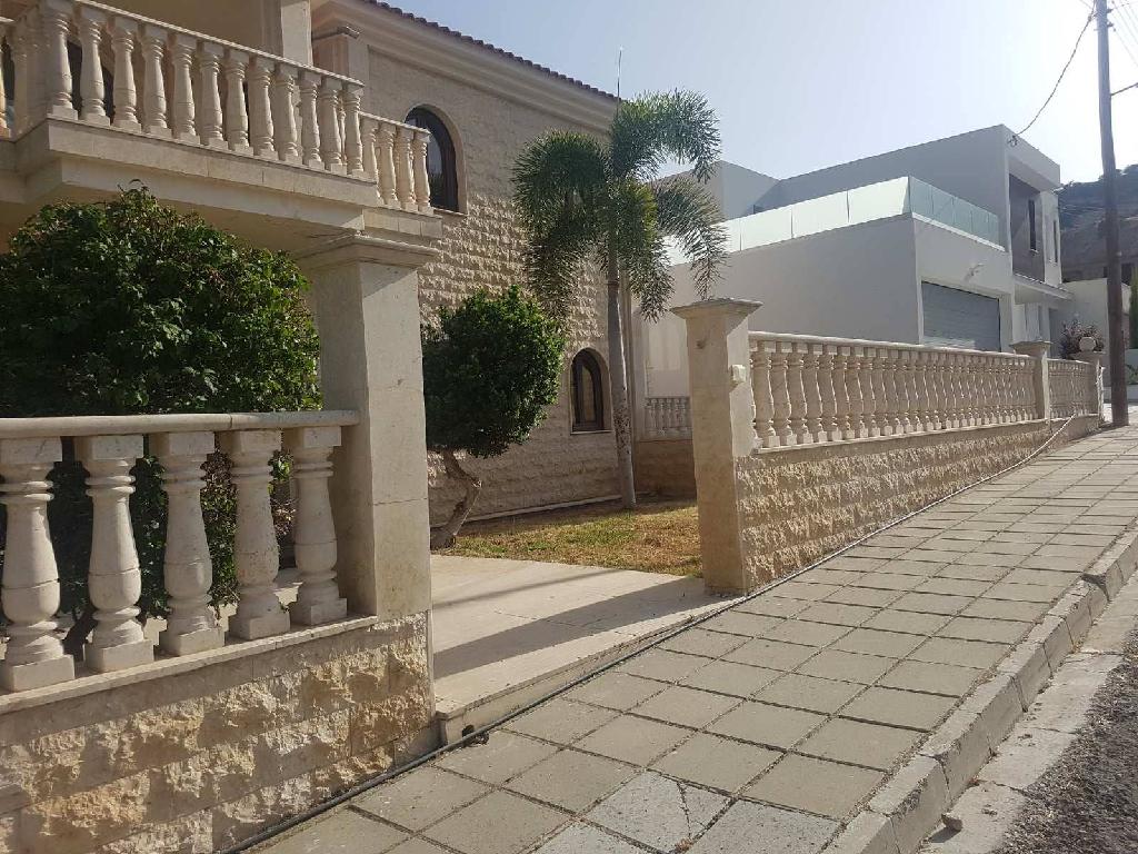 luxurious-house-for-sale-in-oroklini-CY1995