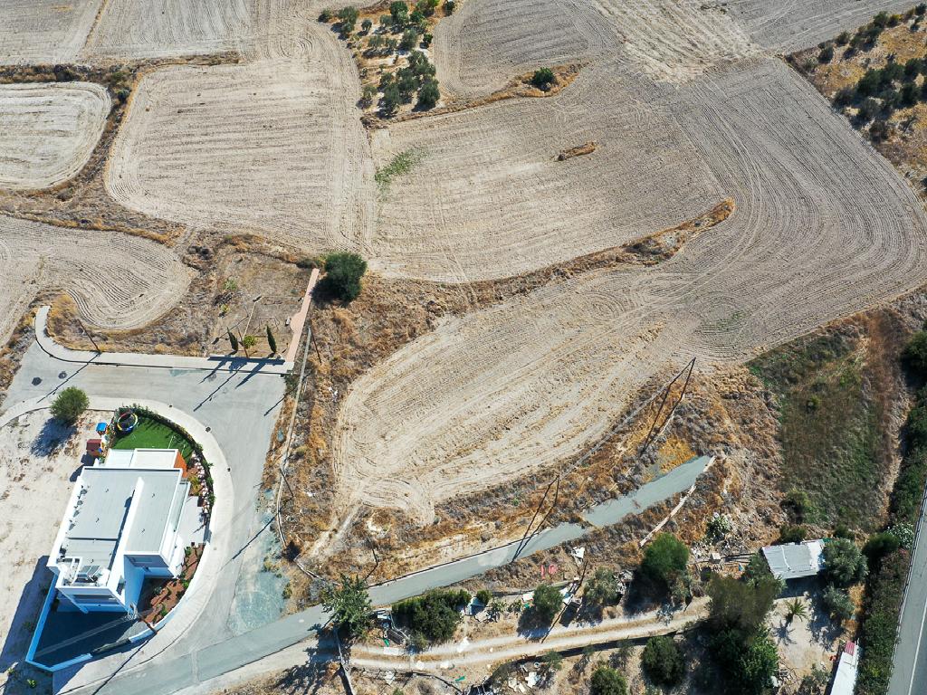 residential-field-in-apostolos-louka-in-aradipou-CY1978