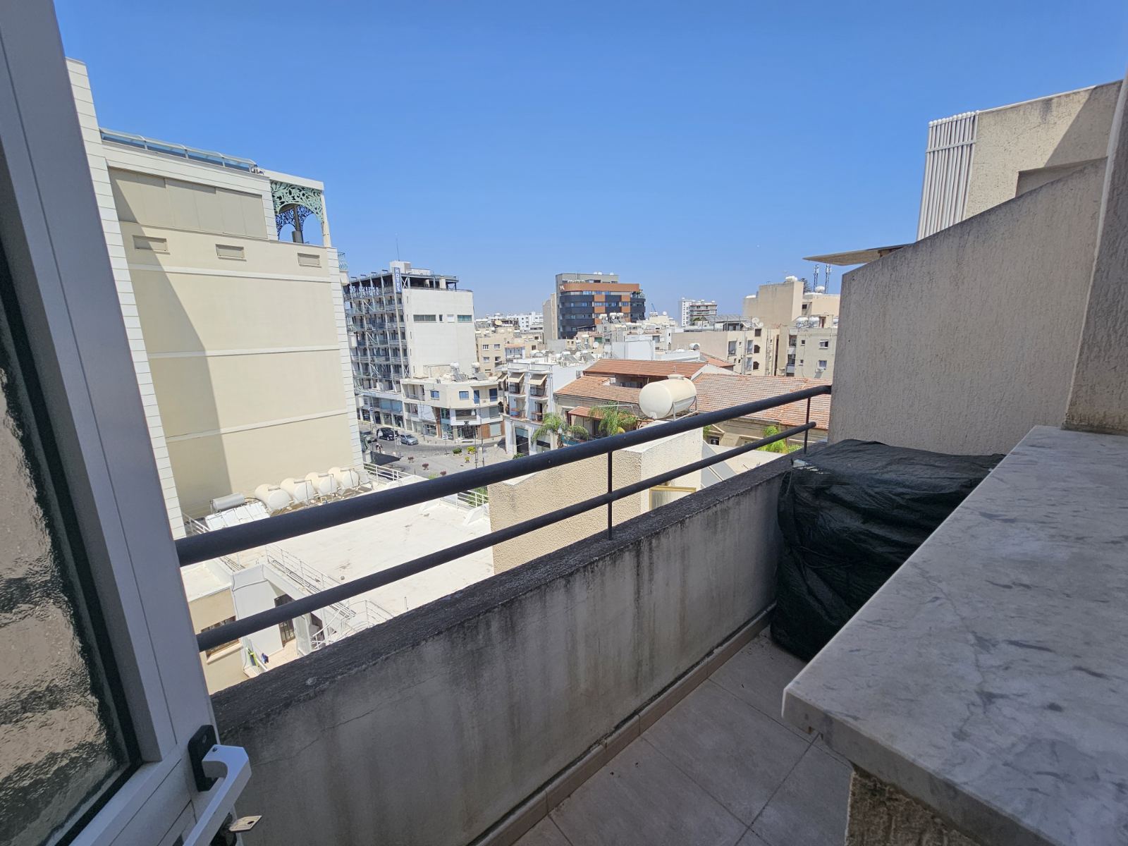 one-bedroom-flat-for-sale-in-the-cetre-CY2463