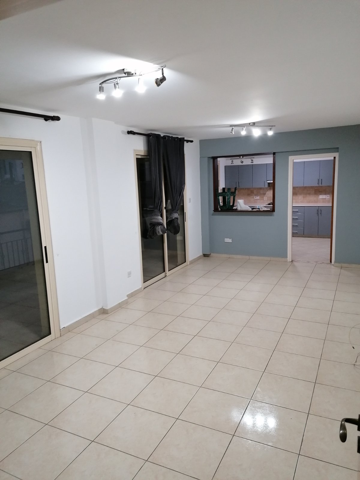 three-bedroom-flat-for-rent-CY2467