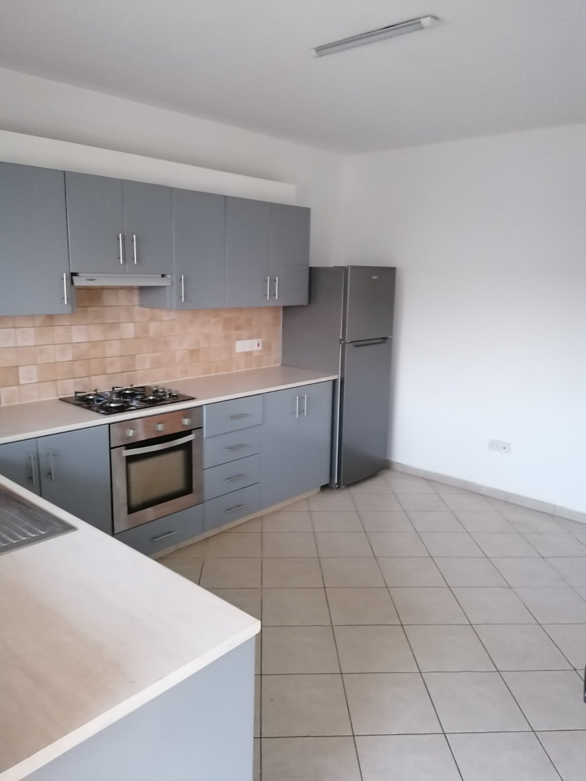 three-bedroom-flat-for-rent-CY2467