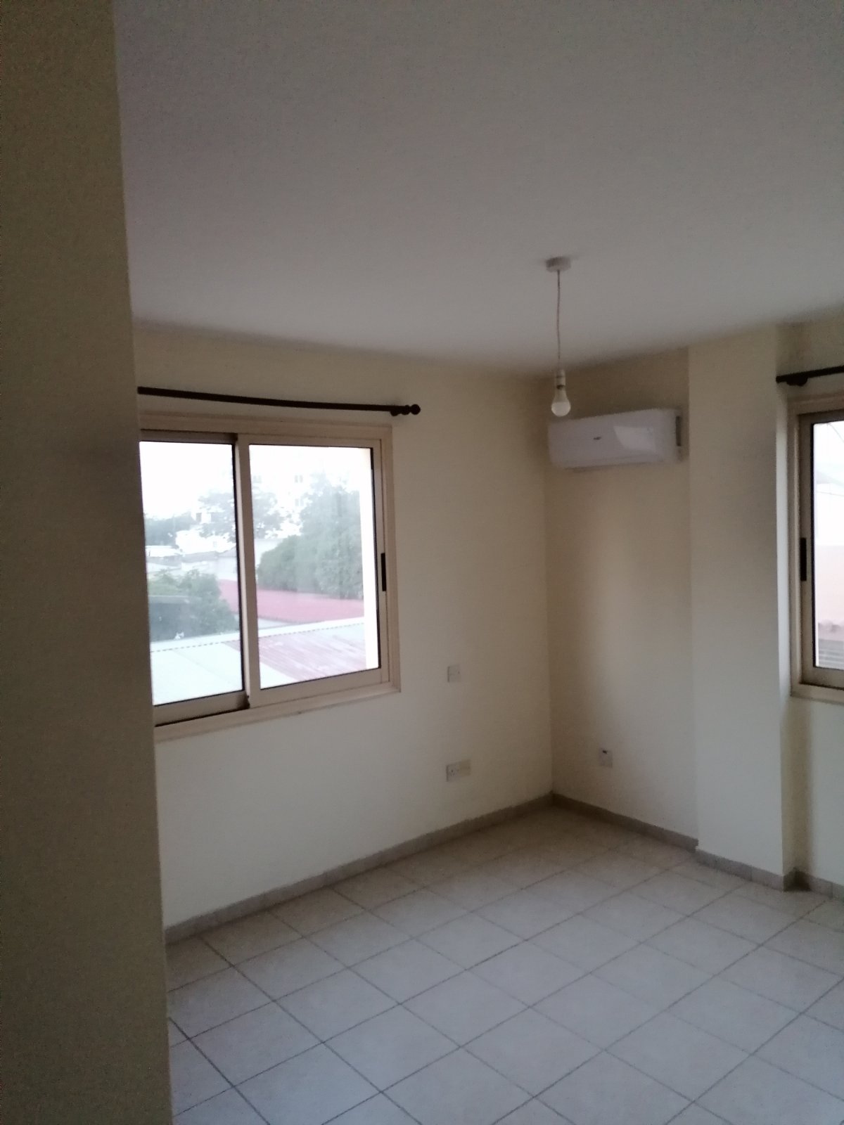 three-bedroom-flat-for-rent-CY2467