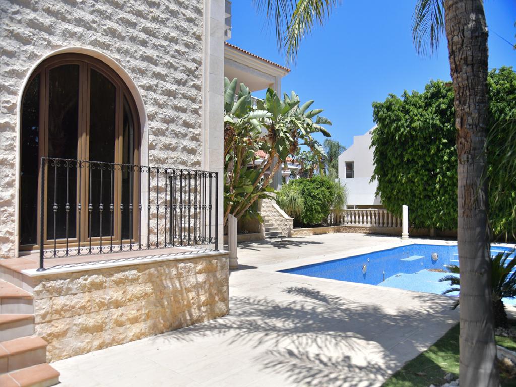 detached-two-storey-villa-in-oroklini-community-in-larnaca-district-CY2204