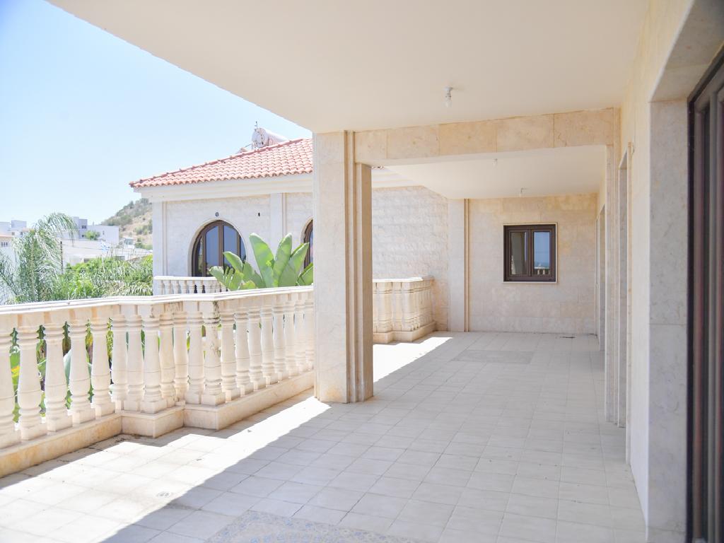 detached-two-storey-villa-in-oroklini-community-in-larnaca-district-CY2204