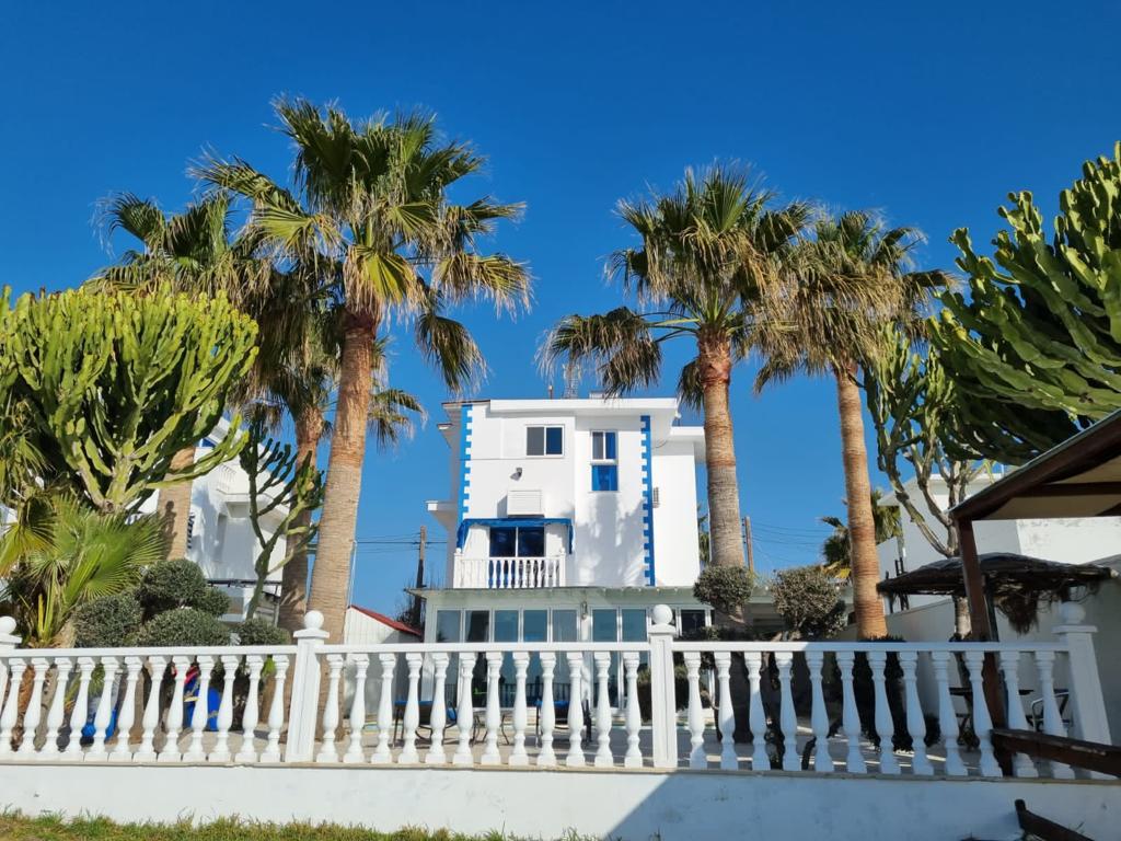 amazing-beach-front-three-bedroom-house-for-in-zygi-CY2491