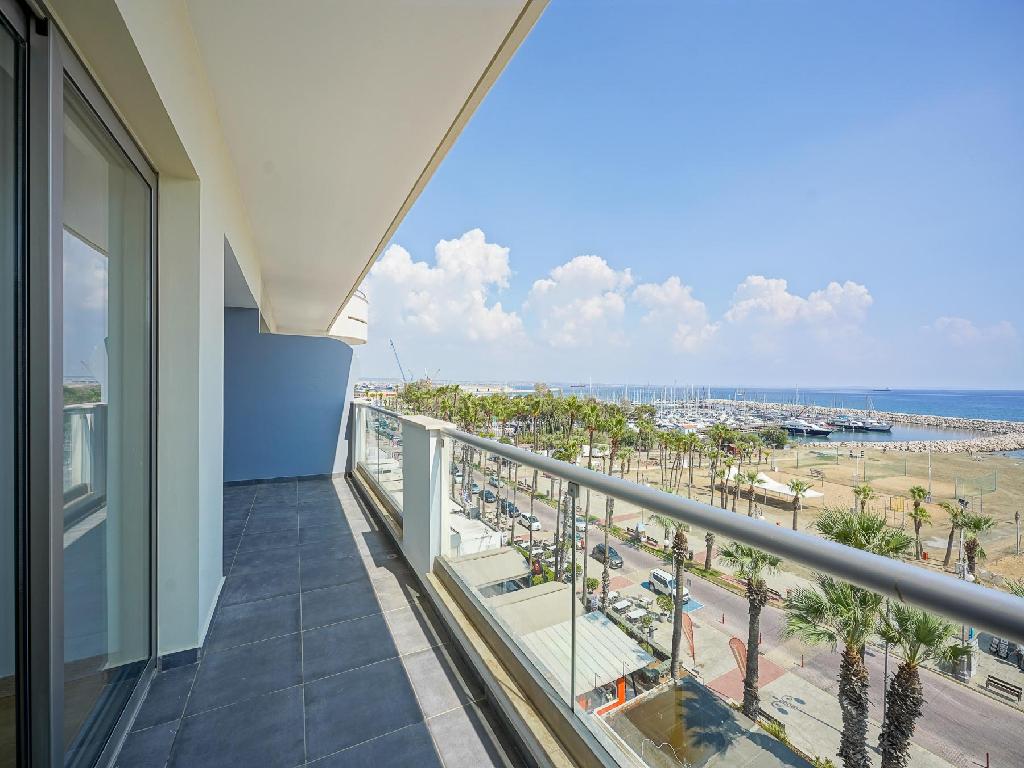 two-bedroom-apartment-for-sale-in-finikoudes-larnaca-CY2497