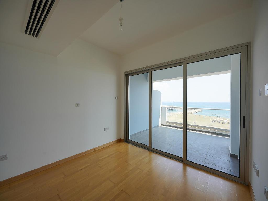 two-bedroom-apartment-for-sale-in-finikoudes-larnaca-CY2497