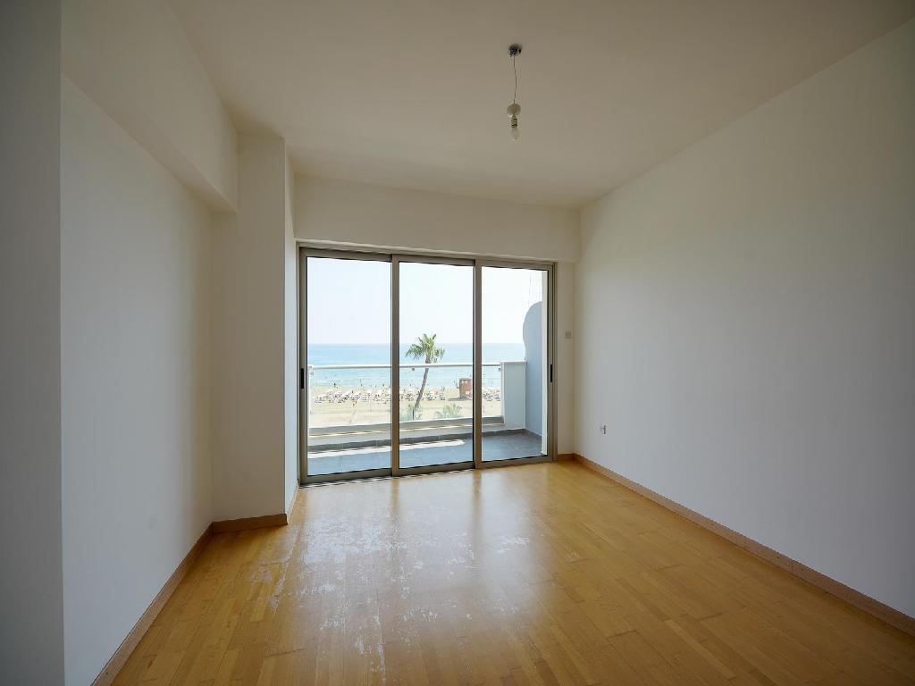 two-bedroom-apartment-for-sale-in-finikoudes-larnaca-CY2497