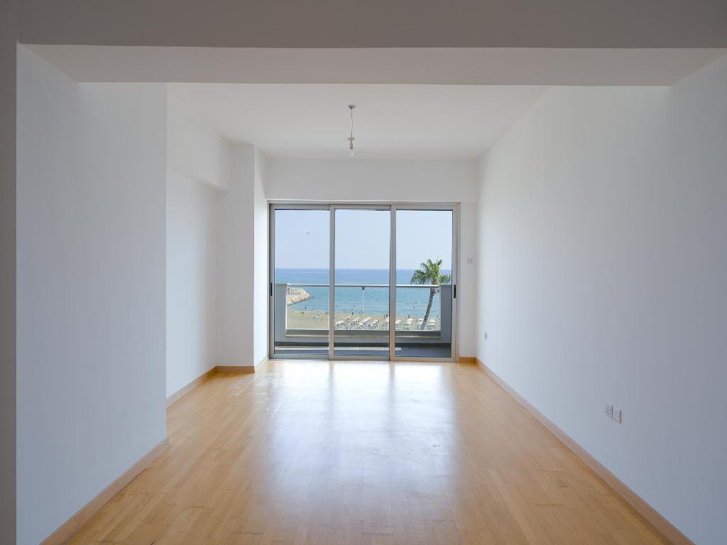 two-bedroom-apartment-for-sale-in-finikoudes-larnaca-CY2497