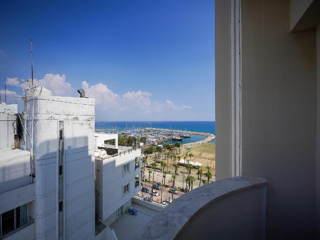 one-bedroom-apartment-for-sale-in-finikoudes-larnaca-CY2499